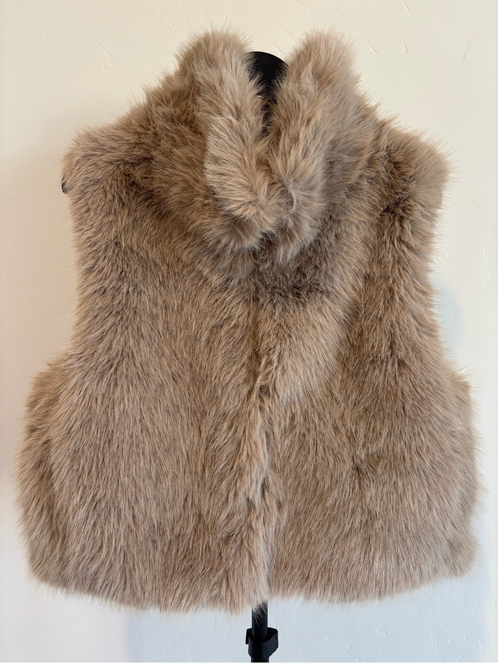 NWT Jason Wu Khaki Faux Fur Vest Size L $148 MSRP Quiet Luxury